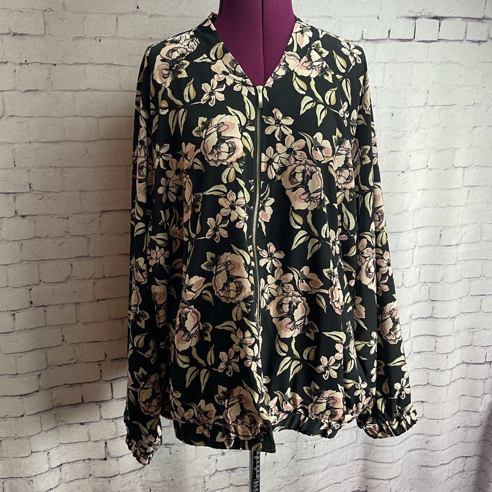 Cato size 26/28W black with pink floral print satin bomber